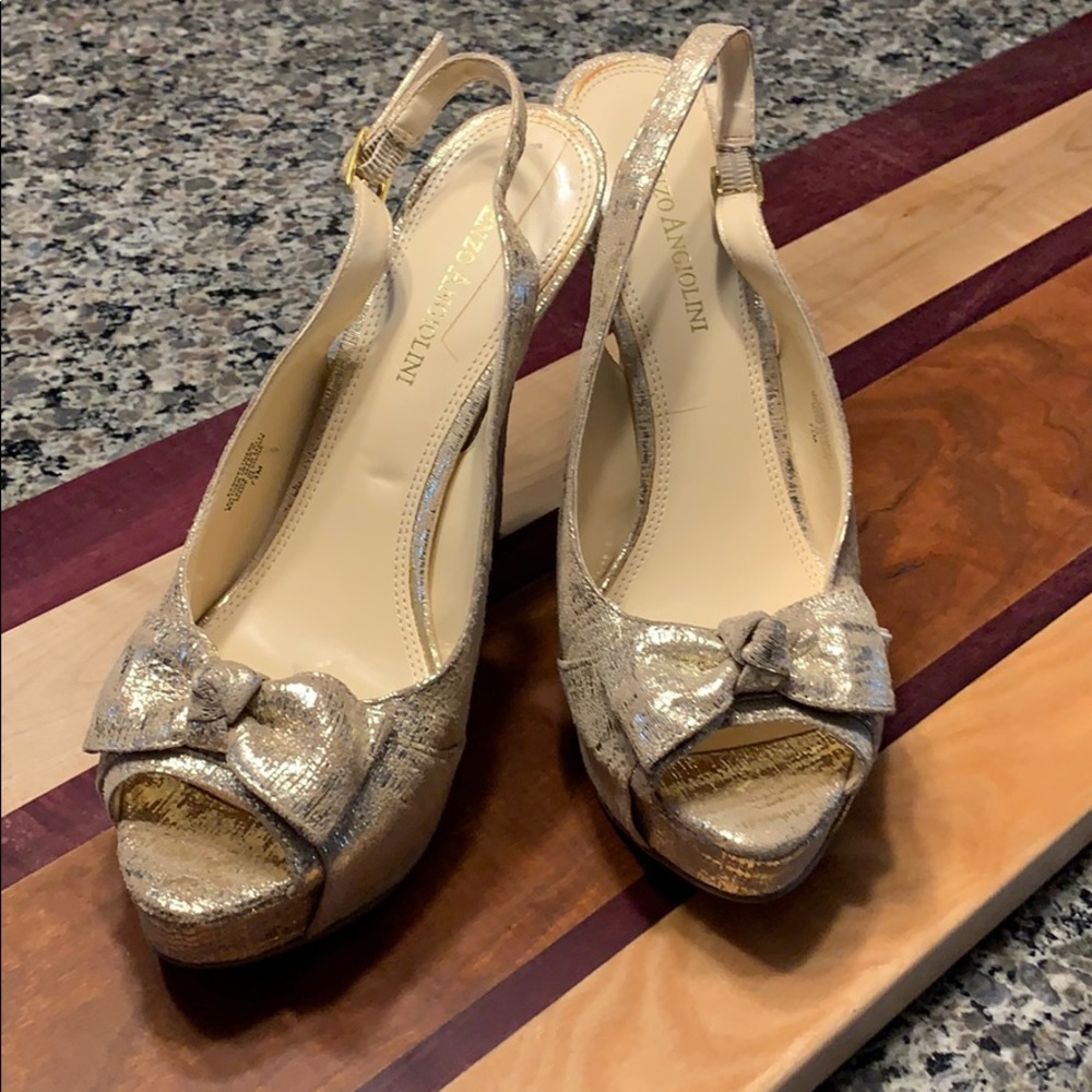 Enzo Angiolini dress heels. Gold brocadish fabric